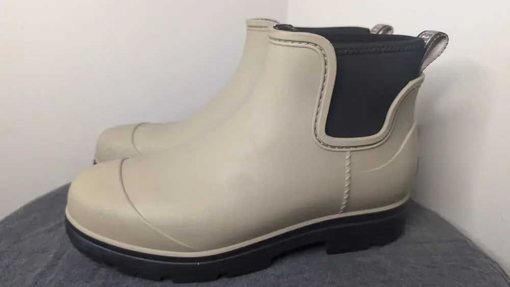 UGG Chelsea Rain Boots Cream Waterproof Ankle Boots Women Size 10